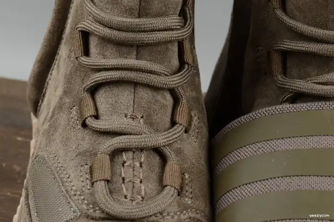 adidas Yeezy Boost Light Brown 750 BY2456 0526